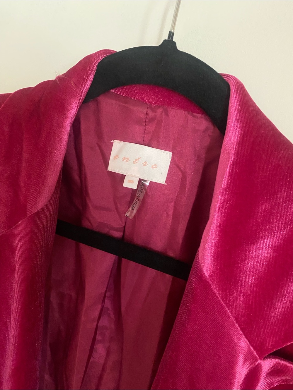 entro Velvet Blazer in Rich Fuchsia - Picture 2 of 3